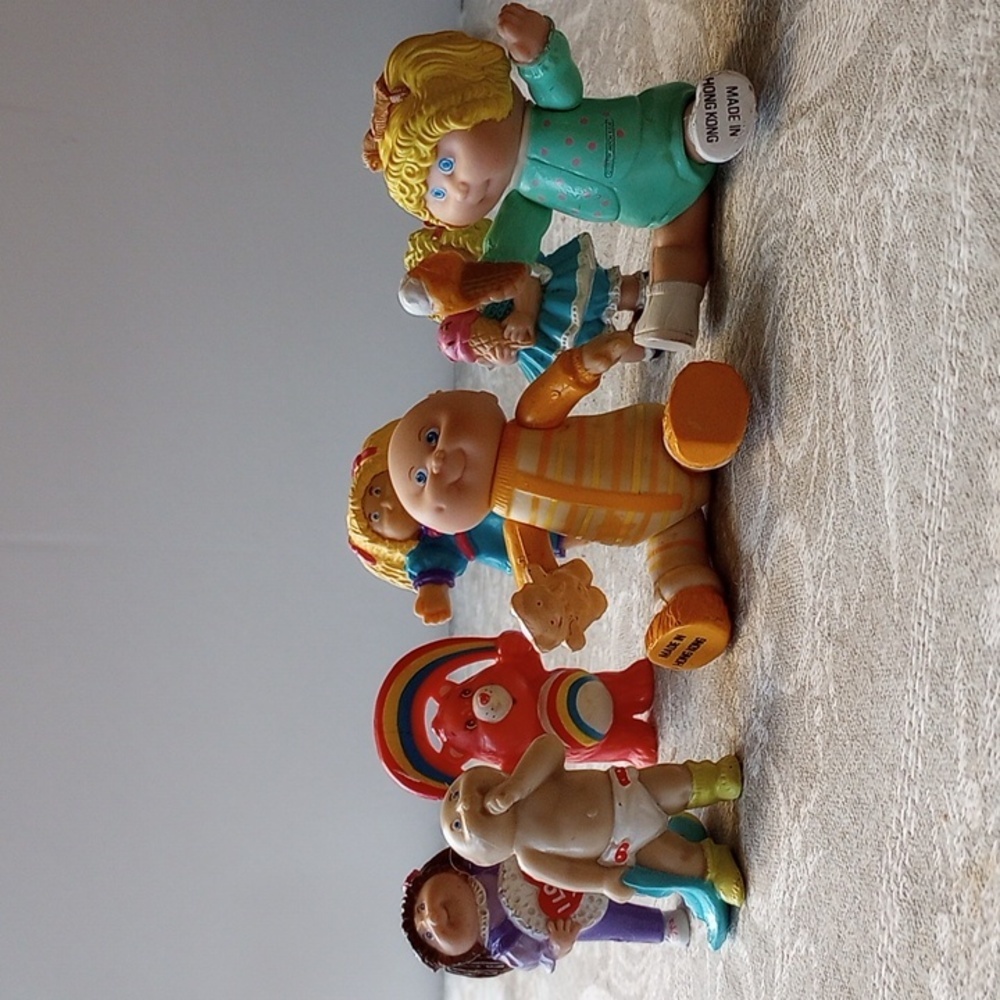 7 vintage figurines set Cabbage Patch Kids & CareBear from 1983-1985 collectable